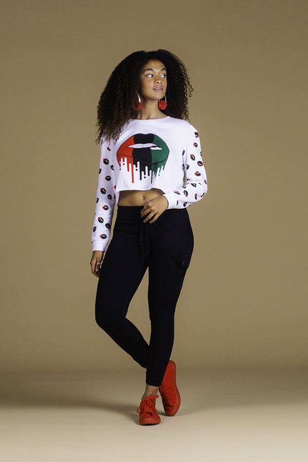 Junior Cropped Lip Long Sleeve Tee